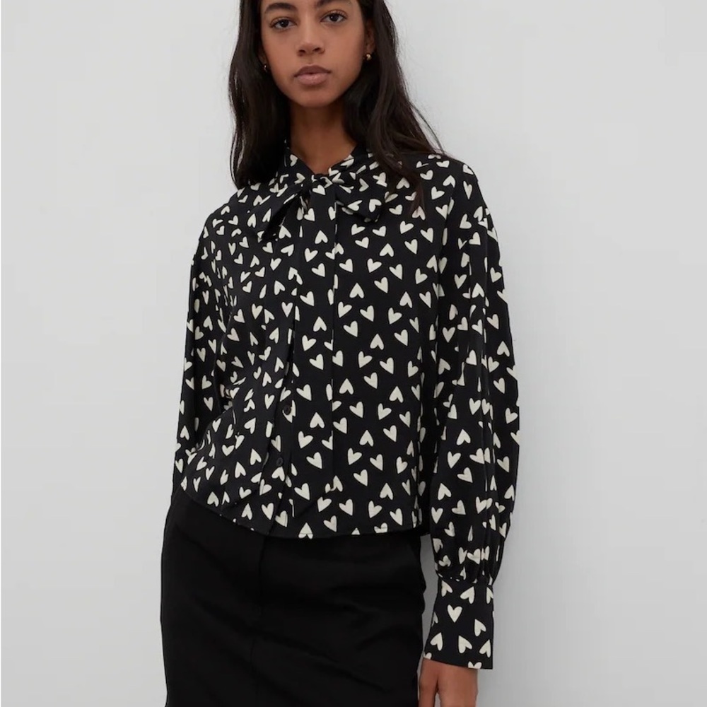 NWT EDITED meike black and white heart pattern blouse size eu 34 us size small
